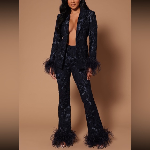FashionNova Luxe Collection feather blazer & pants set - Picture 8 of 10